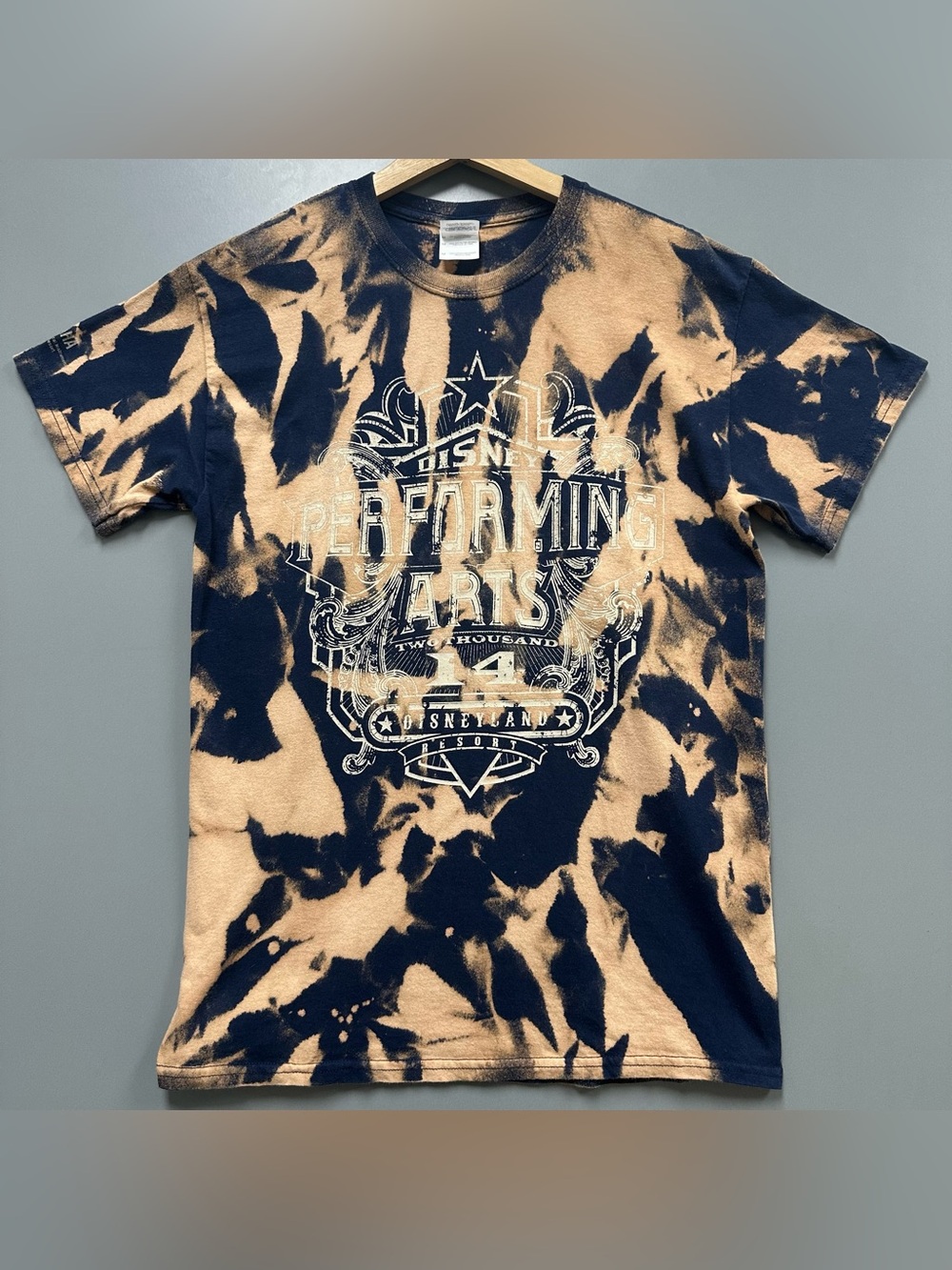 Disney Performing Arts 2014 Disneyland Resort T-shirt UNISEX Medium Bleach Dyed